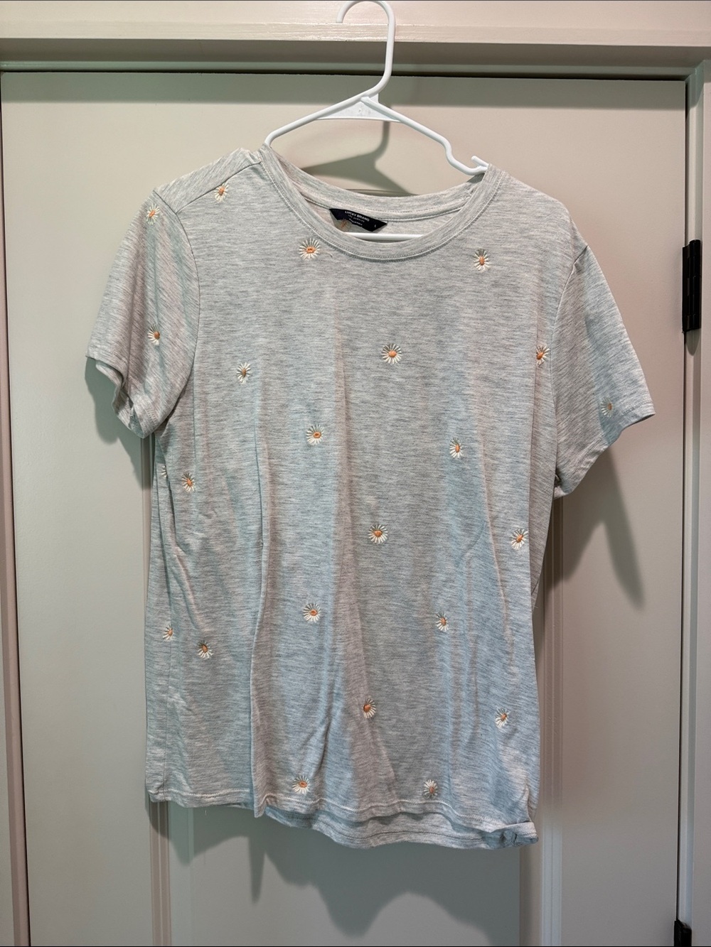 Lucky Brand Light Gray Daisy Embroidered Short Sleeve Tee